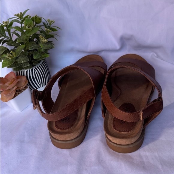 Shoes - Picture 3 of 4